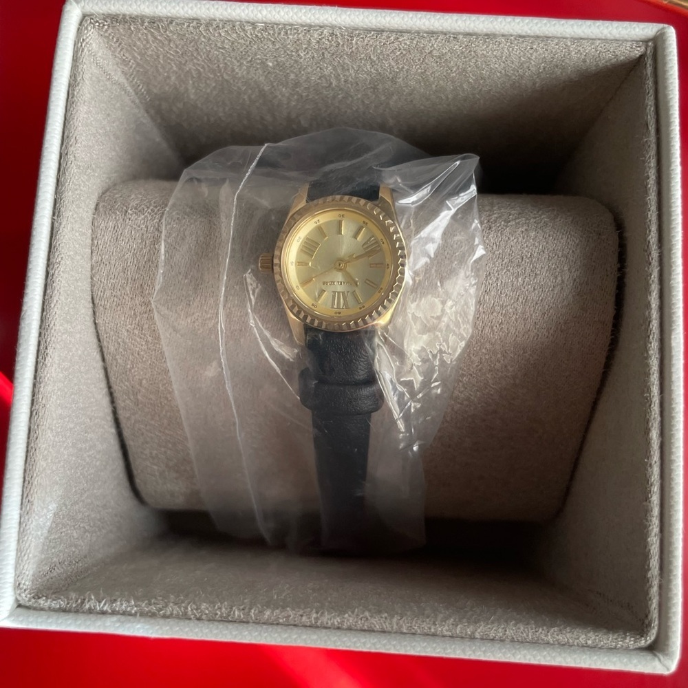 MICHAEL KORS WATCH,Michael Kors Gold and Black Watch - Picture 7 of 12
